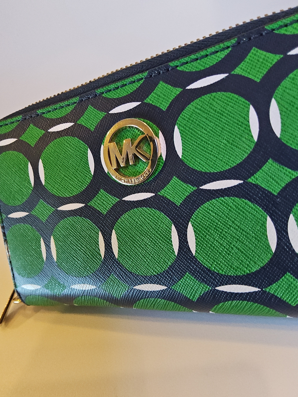 Michael Kors Green Geometric Zip-Around Wallet with Gold MK Medallion - Picture 2 of 8